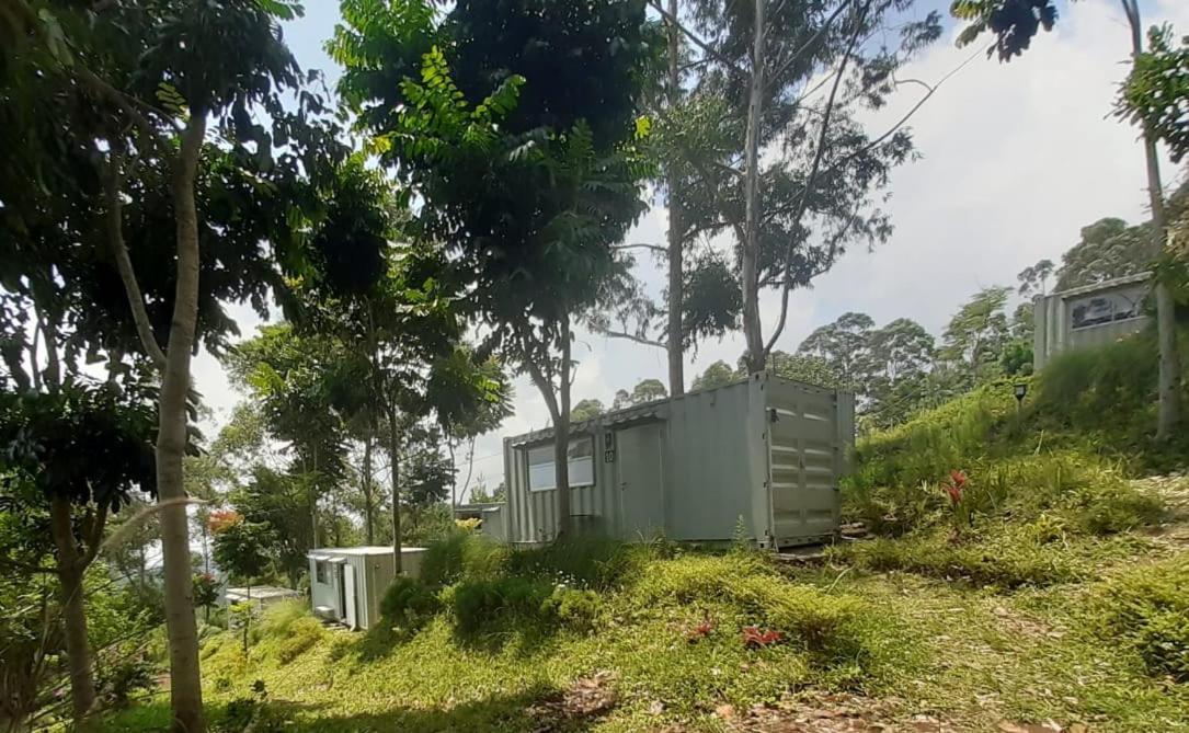 Hotel Bukit Pinus Tegalharendong Kültér fotó
