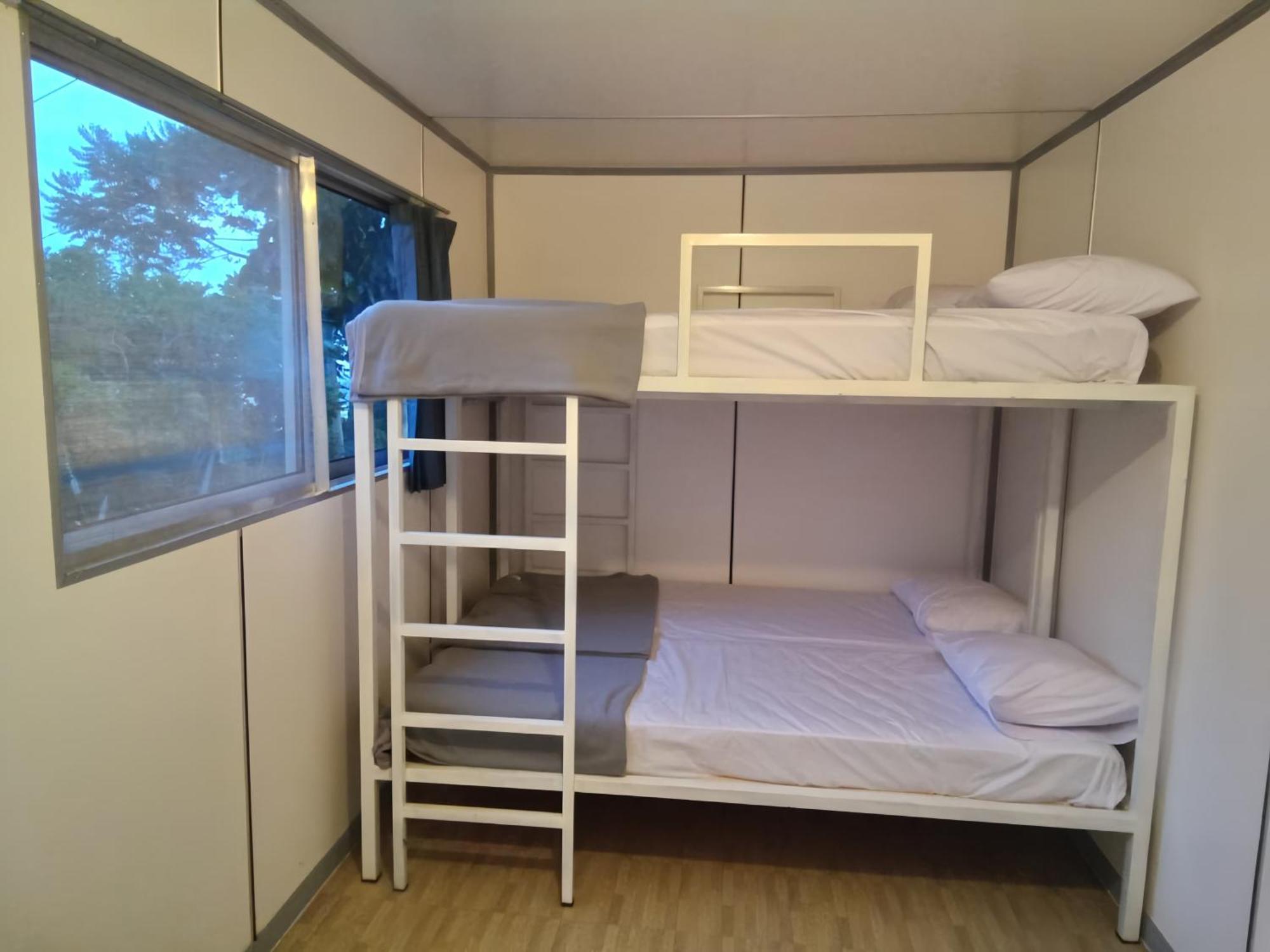 Hotel Bukit Pinus Tegalharendong Kültér fotó